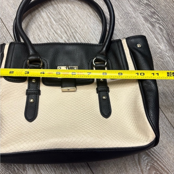 Mossimo Elegant Black and Cream Handbag - Picture 3 of 9